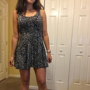 Black and White Flower Mini